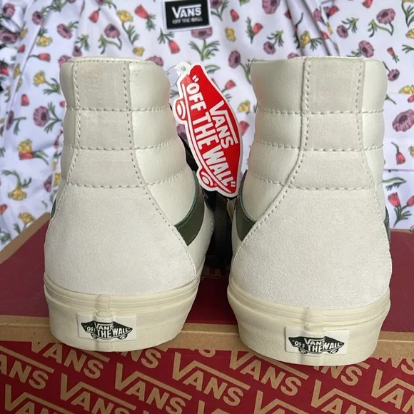 Vans Women’s Sk8-Hi
Vintage Pop Marshmallow/True White 
VN0A4BVTR2S
Sneakers - Picture 14 of 16
